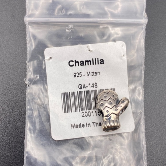 Authentic Chamilia mitten charm retired NWT - Picture 2 of 5